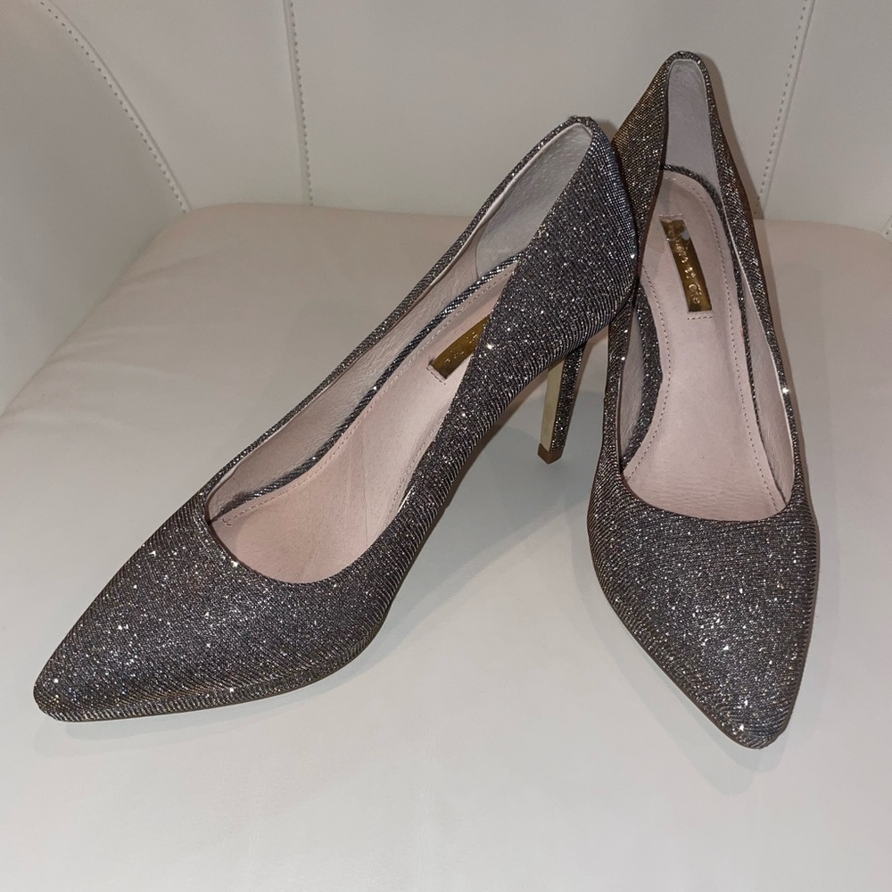 🤩🤩🤩 these shoes are so classy!